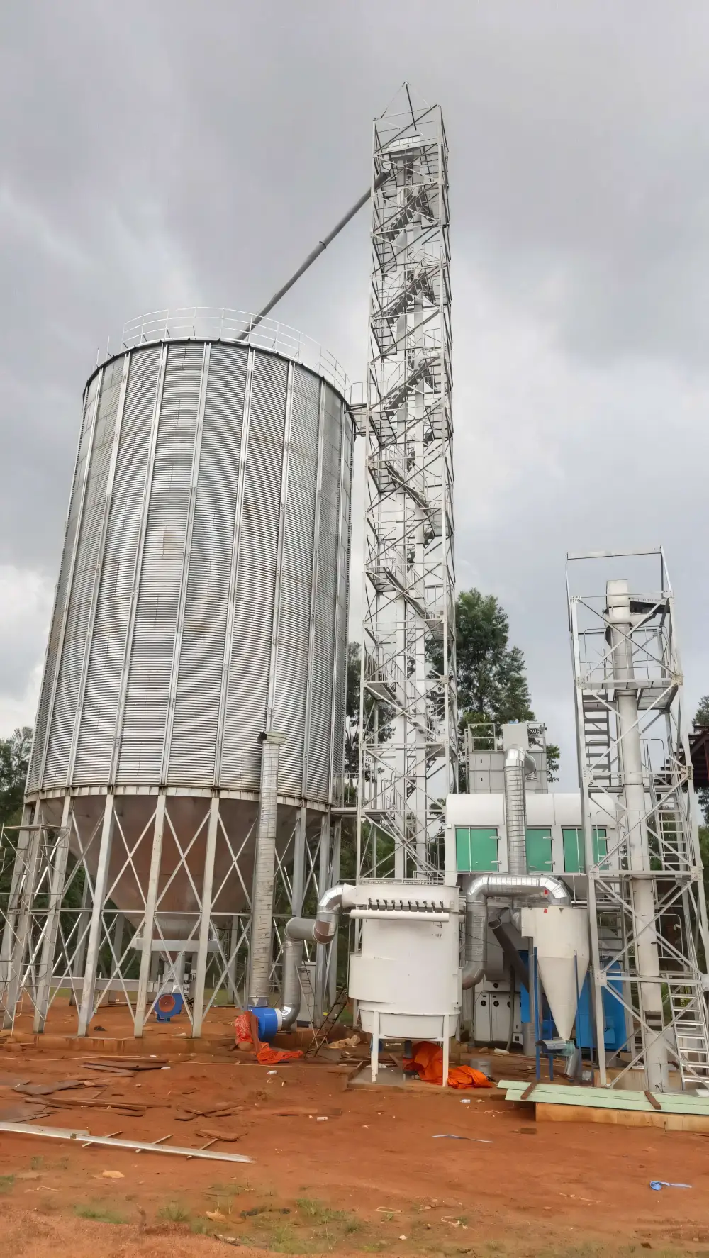 Grain silo tower — bulk storage facility